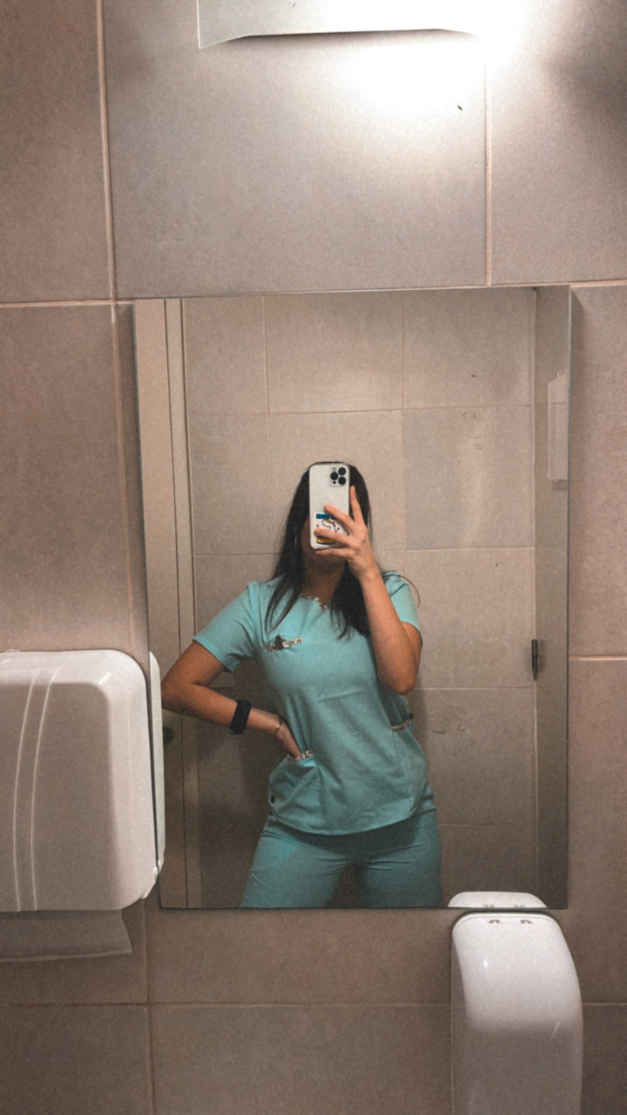 Lali con ambo turquesa cuando trabajaba en medicina nuclear